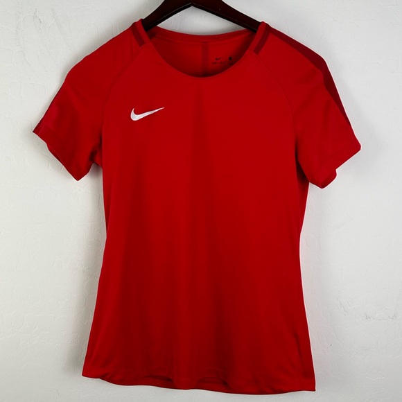 Nike Dri-Fit Red Shirt Size Medium - Picture 2 of 8
